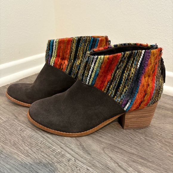 Toms Shoes - TOMS Leila booties in the Chocolate Suede Multicolored Textile Size 7